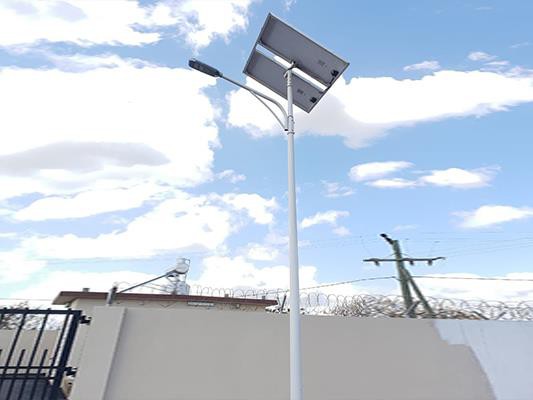 Charge turbulence protection for solar street lights